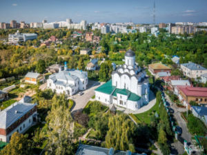 Кремли, соборы, монастыри, музеи истории, художественные музеи, народные промыслы, парки и скверы, памятники архитектуры, озера и реки, исторические центры